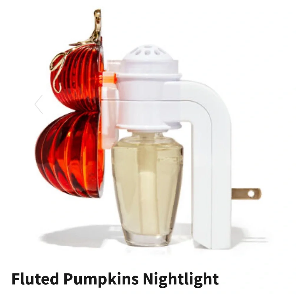 BATH AND BODY WORKS FLUTED PUMPKINS WALLFLOWER NIGHTLIGHT PLUG ➕ REFILL